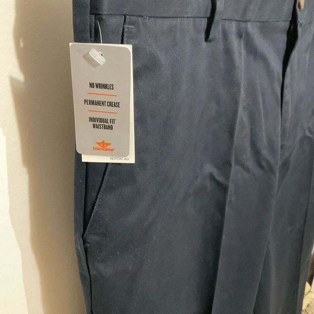 NWT Dockers Relaxed Fit pleated Navy Blue khaki pants size 40x34